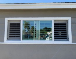 XOX Vinyl Window